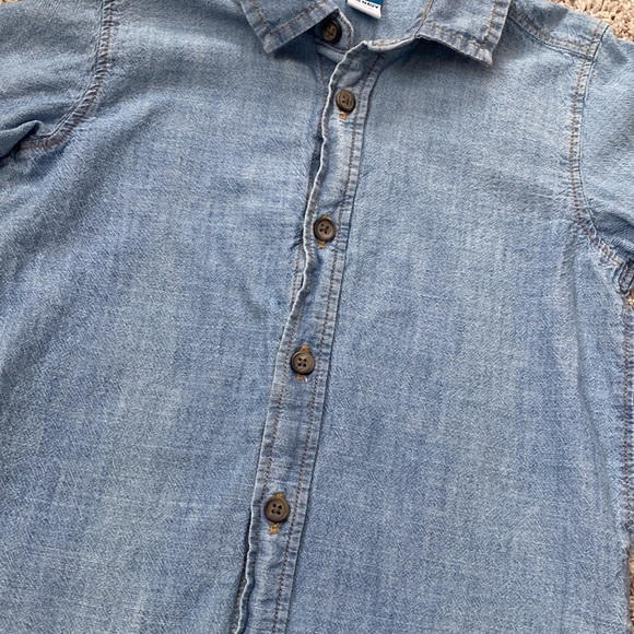 Little Boys Charmbray Button Down Shirt in size 5 - Picture 3 of 5
